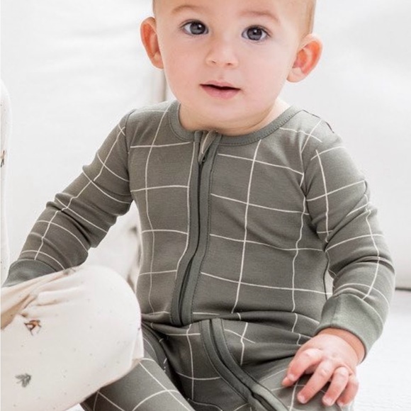 Colored Organics Footed Onesie PJs size 3-6 months, Olive green - Picture 3 of 3